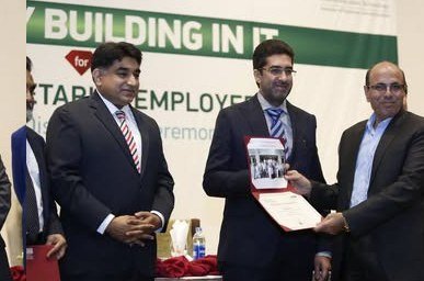 Presenting certificates to Sindh Secretariat officials